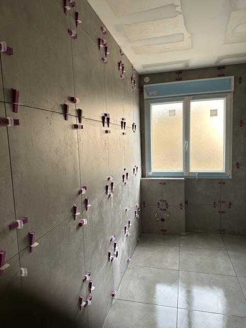 Carrelage mural de salle de bain à Rodemack