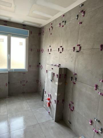 Carrelage mural de salle de bain à Rodemack - Photo 2